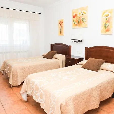 米兰达芬达泰拉旅馆 2* 菲尼斯特雷